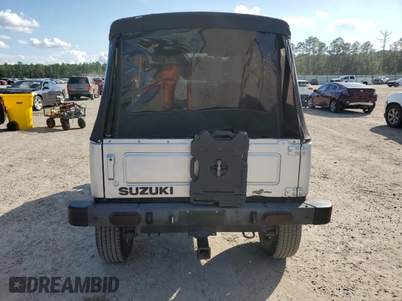 1987 Suzuki Samurai z VIN JS3JC51C3H4186141, wystawiony jako Copart lot #72551804 z przebiegiem 525 030 mil mil oraz Szkoda całkowita • Salvage title. Historia ofert i sprzedaży dostępna na DreamBid. Obrazek 6.