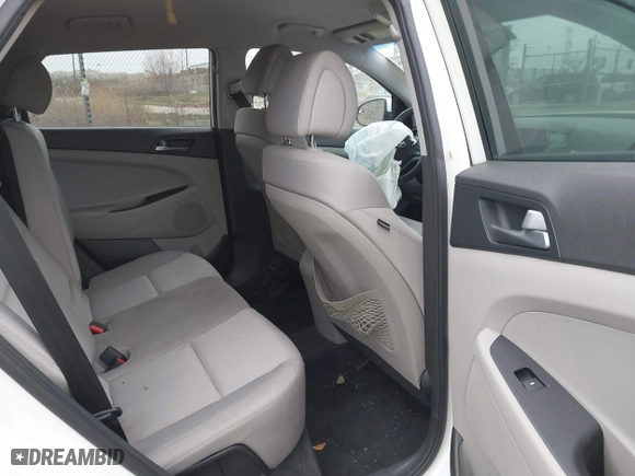 2016 Hyundai Tucson SE with VIN KM8J3CA46GU105087, listed as a IAAI auction lot 40978420 with 103,527 mi miles. Bid and sale history available at carsss.com. Image 8.