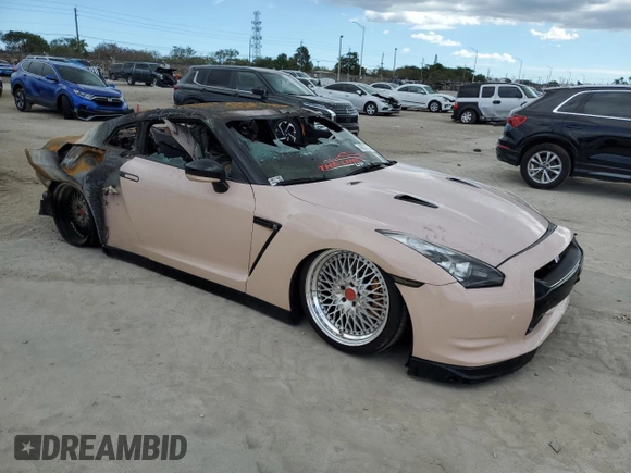 2009 Nissan GT-R Premium z VIN JN1AR54F89M252092, wystawiony jako Copart lot #46330405 z przebiegiem Nie podano mil oraz Nie do naprawy • Non repairable. Historia ofert i sprzedaży dostępna na DreamBid. Obrazek 4.
