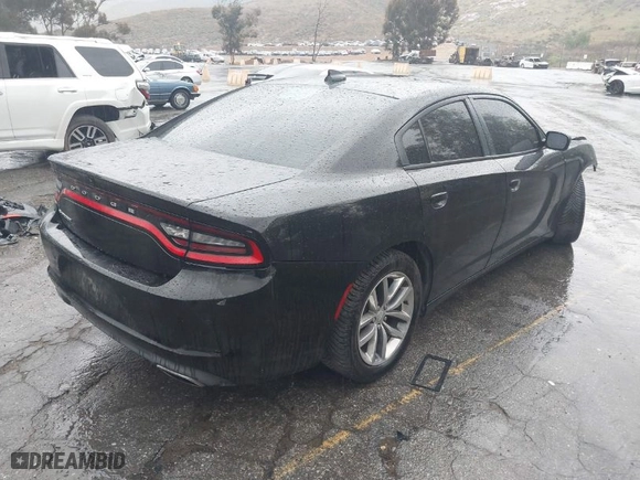 2015 Dodge Charger SXT with VIN 2C3CDXHG4FH768827, listed as a IAAI auction lot 41715030 with 117,485 mi miles. Bid and sale history available at carsss.com. Image 4.