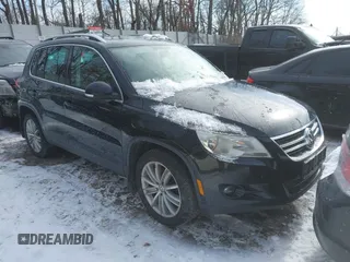 2011 Volkswagen Tiguan SEL z VIN WVGBV7AX7BW552654, wystawiony jako IAAI lot #41433383 z przebiegiem 245 012 mil mil oraz . Historia ofert i sprzedaży dostępna na DreamBid. Obrazek 1.