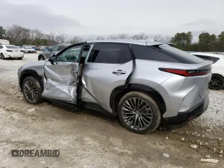 2023 Lexus RZ 450e Premium z VIN JTJAAAAB7PA005835, wystawiony jako Copart lot #42201414 z przebiegiem 2144 mil mil oraz . Historia ofert i sprzedaży dostępna na DreamBid. Obrazek 2.