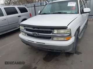 2003 Chevrolet Suburban Z71 with VIN 3GNFK16Z43G335561, listed as a IAAI auction lot 41901703 with 289,564 mi miles. Bid and sale history available at carsss.com. Image 6.