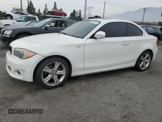 2013 BMW 1 Series 128i z VIN WBAUP9C58DVS94861, wystawiony jako Copart lot #86091204 z przebiegiem 250 374 mil mil oraz Czysty tytuł • Clean title. Historia ofert i sprzedaży dostępna na DreamBid. Obrazek 1.