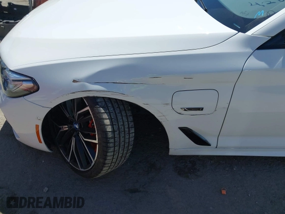 2022 BMW 5 Series 530e xDrive with VIN WBA33AG01NCJ52906, listed as a IAAI auction lot 42686511 with 45,710 mi miles and . Bid and sale history available at DreamBid. Image 6.