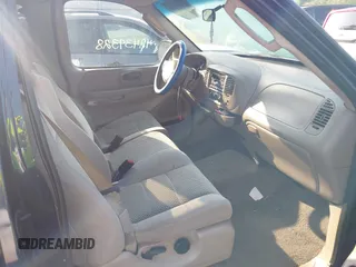 2002 Ford F-150 XL z VIN 1FTRX17W62NB63583, wystawiony jako IAAI lot #42439328 z przebiegiem 119 164 mil mil oraz . Historia ofert i sprzedaży dostępna na DreamBid. Obrazek 5.