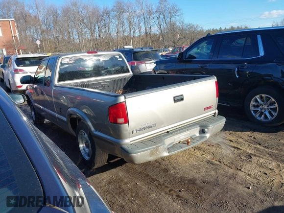 1998 GMC Sonoma SLS with VIN 1GTCS1948W8538832, listed as a IAAI auction lot 41536284 with 99,191 mi miles. Bid and sale history available at carsss.com. Image 3.