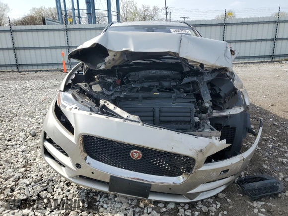 2017 Jaguar F-Pace 35t Prestige z VIN SADCK2BV4HA881436, wystawiony jako Copart lot #54602595 z przebiegiem 154 774 mil mil oraz Szkoda całkowita • Salvage title. Historia ofert i sprzedaży dostępna na DreamBid. Obrazek 5.
