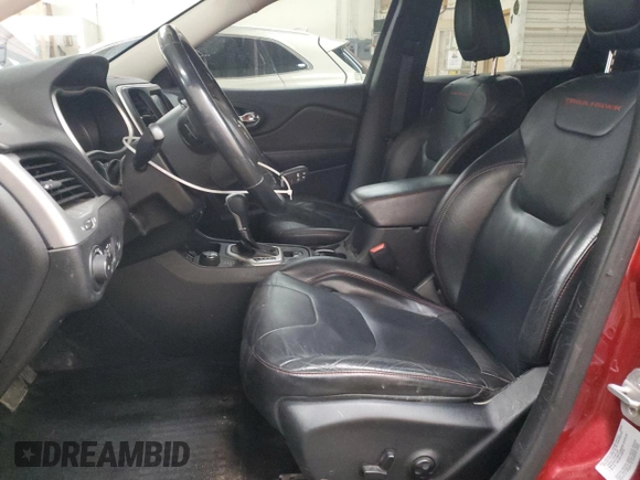 2015 Jeep Cherokee Trailhawk z VIN 1C4PJMBS9FW509642, wystawiony jako Copart lot #52385555 z przebiegiem 135 477 mil mil oraz Szkoda całkowita • Salvage title. Historia ofert i sprzedaży dostępna na DreamBid. Obrazek 7.