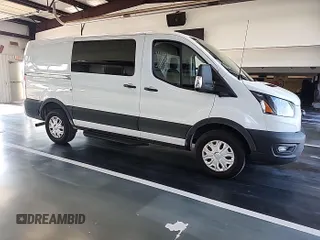 2023 Ford Transit Cargo с VIN 1FTBR1Y81PKA72158, выставлен на аукционе IAAI как лот 42526405 с пробегом 52 669 миль миль и . История ставок и продаж доступна на DreamBid. Изображение 18.