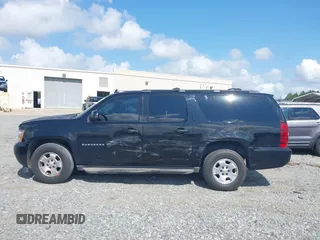 2013 Chevrolet Suburban LT with VIN 1GNSCJE03DR121628, listed as a IAAI auction lot 42629432 with 223,761 mi miles and . Bid and sale history available at DreamBid. Image 14.