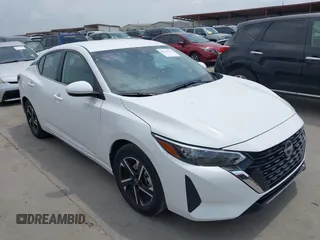 2025 Nissan Sentra SV z VIN 3N1AB8CV8SY276653, wystawiony jako IAAI lot #42420230 z przebiegiem 9 080 mil mil oraz . Historia ofert i sprzedaży dostępna na DreamBid. Obrazek 1.
