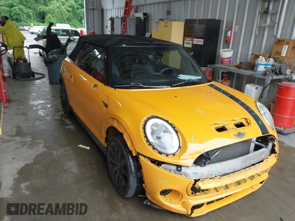 2017 MINI Convertible Cooper S z VIN WMWWG9C31H3C81428, wystawiony jako IAAI lot #42192920 z przebiegiem 75 861 mil mil oraz . Historia ofert i sprzedaży dostępna na DreamBid. Obrazek 1.