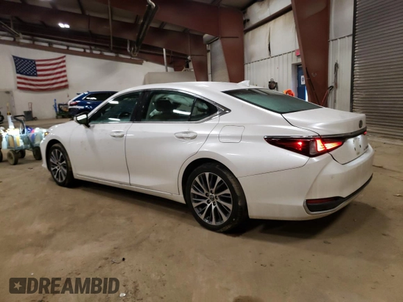 2021 Lexus ES 250 z VIN 58AD11D17MU007781, wystawiony jako Copart lot #46686255 z przebiegiem 46 571 mil mil oraz Nie do naprawy • Non repairable. Historia ofert i sprzedaży dostępna na DreamBid. Obrazek 2.