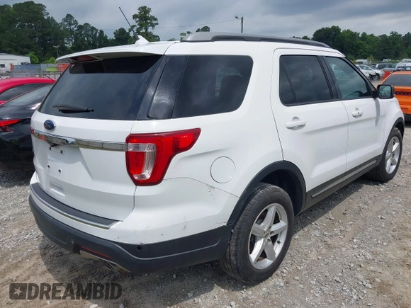 2018 Ford Explorer XLT z VIN 1FM5K7D8XJGA91825, wystawiony jako IAAI lot #42387991 z przebiegiem Nie podano mil oraz . Historia ofert i sprzedaży dostępna na DreamBid. Obrazek 4.