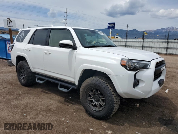 2018 Toyota 4Runner SR5 z VIN JTEBU5JR5J5497862, wystawiony jako Copart lot #59204945 z przebiegiem 50 602 mil mil oraz Szkoda całkowita • Salvage title. Historia ofert i sprzedaży dostępna na DreamBid. Obrazek 4.