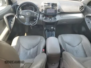 2010 Toyota RAV4 Limited z VIN JTMYF4DV3AD016055, wystawiony jako Copart lot #61856835 z przebiegiem 202 832 mil mil oraz Szkoda całkowita • Salvage title. Historia ofert i sprzedaży dostępna na DreamBid. Obrazek 8.