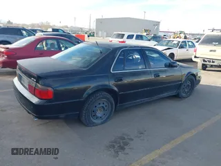 2002 Cadillac Seville Touring STS z VIN 1G6KY54972U193737, wystawiony jako IAAI lot #41876511 z przebiegiem 165 571 mil mil oraz . Historia ofert i sprzedaży dostępna na DreamBid. Obrazek 4.