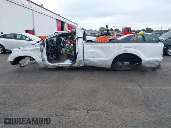 2016 Ford Super Duty F-250 SRW XL with VIN 1FTBF2A68GED00498, listed as a IAAI auction lot 40550532 with 1 mi miles. Bid and sale history available at carsss.com. Image 13.