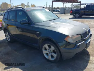 2005 BMW X3 3.0i z VIN WBXPA93425WD13768, wystawiony jako IAAI lot #42463088 z przebiegiem 142 877 mil mil oraz . Historia ofert i sprzedaży dostępna na DreamBid. Obrazek 1.