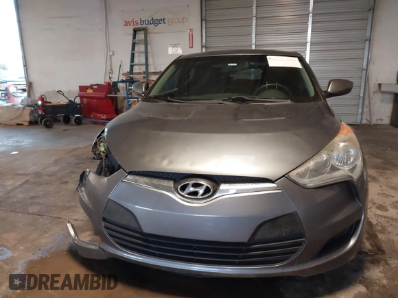 2013 Hyundai Veloster w/Gray Int with VIN KMHTC6AD4DU117924, listed as a IAAI auction lot 41339465 with 156,004 mi miles. Bid and sale history available at carsss.com. Image 13.