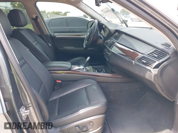 2012 BMW X5 35i z VIN 5UXZV4C5XCL990728, wystawiony jako IAAI lot #42386095 z przebiegiem 124 613 mil mil oraz . Historia ofert i sprzedaży dostępna na DreamBid. Obrazek 5.