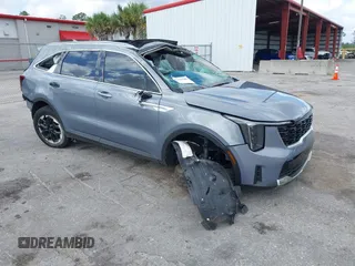 2024 Kia Sorento S z VIN 5XYRL4JC0RG295445, wystawiony jako IAAI lot #41989500 z przebiegiem 6 583 mil mil oraz . Historia ofert i sprzedaży dostępna na DreamBid. Obrazek 1.