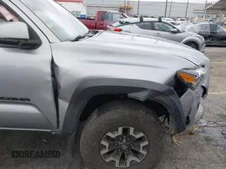 2021 Toyota Tacoma SR z VIN 3TMCZ5AN3MM374132, wystawiony jako IAAI lot #42068562 z przebiegiem 38 654 mil mil oraz . Historia ofert i sprzedaży dostępna na DreamBid. Obrazek 19.
