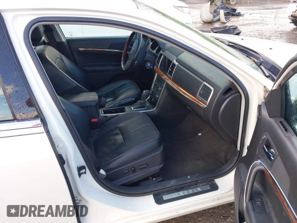 2012 Lincoln MKZ z VIN 3LNHL2JC1CR822059, wystawiony jako IAAI lot #42446311 z przebiegiem 93 202 mil mil oraz . Historia ofert i sprzedaży dostępna na DreamBid. Obrazek 5.