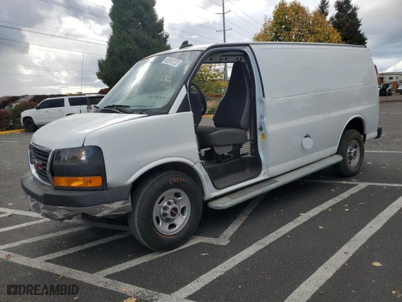 2022 GMC Savana Cargo Van with VIN 1GTW7AFP1N1188822, listed as a Copart auction lot 76135484 with 24,056 mi miles and Clean Title. Bid and sale history available at carsss.com. Image 1.