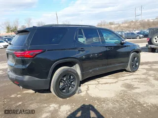 2023 Chevrolet Traverse LT Cloth with VIN 1GNEVGKWXPJ170993, listed as a IAAI auction lot 41532217 with 33,596 mi miles. Bid and sale history available at carsss.com. Image 4.