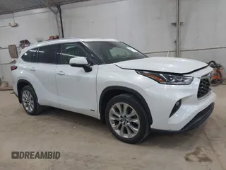 2022 Toyota Highlander Hybrid Limited with VIN 5TDXBRCH3NS552613, listed as a IAAI auction lot 42405232 with 52,902 mi miles and . Bid and sale history available at DreamBid. Image 1.
