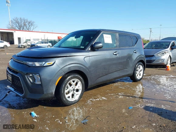 2021 Kia Soul X-Line with VIN KNDJ23AU2M7739644, listed as a IAAI auction lot 41961135 with 32,256 mi miles. Bid and sale history available at carsss.com. Image 2.
