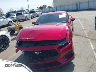 2024 Ford Mustang EcoBoost z VIN 1FA6P8TH2R5137890, wystawiony jako IAAI lot #41825638 z przebiegiem 6 144 mil mil oraz . Historia ofert i sprzedaży dostępna na DreamBid. Obrazek 13.