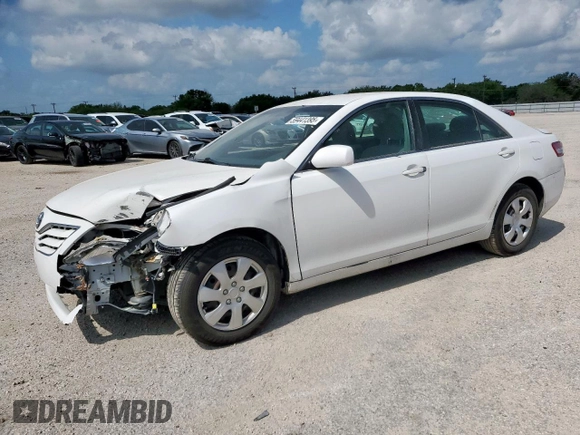 2010 Toyota Camry z VIN 4T1BF3EK9AU528161, wystawiony jako Copart lot #59441395 z przebiegiem 110 663 mil mil oraz Czysty tytuł • Clean title. Historia ofert i sprzedaży dostępna na DreamBid. Obrazek 1.