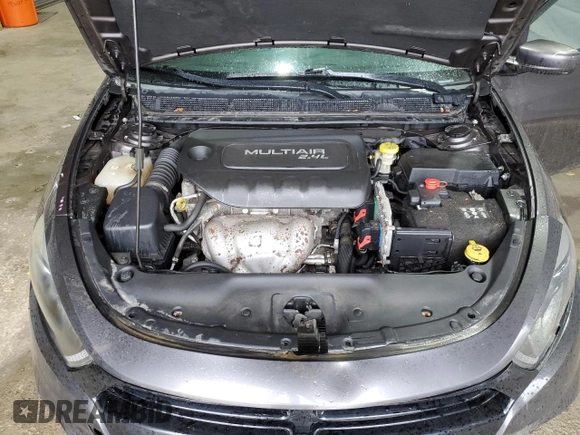 2015 Dodge Dart SXT z VIN 1C3CDFBB0FD410905, wystawiony jako Copart lot #56023845 z przebiegiem 229 477 mil mil oraz Szkoda całkowita • Salvage title. Historia ofert i sprzedaży dostępna na DreamBid. Obrazek 11.