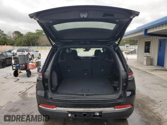 2025 Jeep Grand Cherokee Laredo with VIN 1C4RJHAG1SC278728, listed as a Copart auction lot 45920395 with 3,850 mi miles and Salvage Title. Bid and sale history available at DreamBid. Image 6.