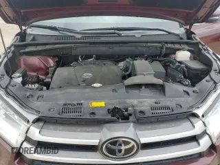 2018 Toyota Highlander SE with VIN 5TDJZRFH3JS494235, listed as a Copart auction lot 57256135 with 69,059 mi miles and Clean title. Bid and sale history available at DreamBid. Image 12.