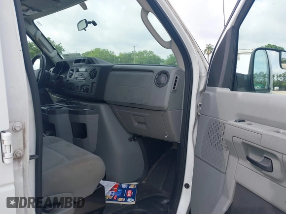 2012 Ford Econoline Cargo Commercial z VIN 1FTNE2EL4CDB10469, wystawiony jako IAAI lot #41861427 z przebiegiem 185 634 mil mil oraz . Historia ofert i sprzedaży dostępna na DreamBid. Obrazek 5.