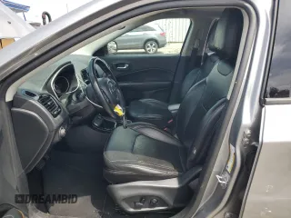 2020 Jeep Compass Limited с VIN 3C4NJCCB5LT128677, выставлен на аукционе Copart как лот 56340605 с пробегом 130 142 миль миль и Списание • Salvage title. История ставок и продаж доступна на DreamBid. Изображение 7.