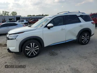 2023 Nissan Pathfinder Platinum z VIN 5N1DR3DJ4PC227904, wystawiony jako Copart lot #52177715 z przebiegiem 55 282 mil mil oraz Szkoda całkowita • Salvage title. Historia ofert i sprzedaży dostępna na DreamBid. Obrazek 1.
