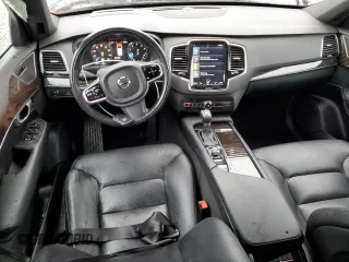 2018 Volvo XC90 Momentum z VIN YV4A22PK9J1333016, wystawiony jako Copart lot #52053885 z przebiegiem 75 431 mil mil oraz Szkody całkowita. Historia ofert i sprzedaży dostępna na DreamBid. Obrazek 8.