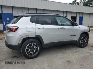 2025 Jeep Compass Trailhawk with VIN 3C4NJDDN9ST556944, listed as a Copart auction lot 65061335 with 10,196 mi miles and Clean title. Bid and sale history available at DreamBid. Image 3.