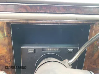 1991 Cadillac Brougham z VIN 1G6DW54EXMR701457, wystawiony jako Copart lot #70194104 z przebiegiem Nie podano mil oraz Nie do naprawy. Historia ofert i sprzedaży dostępna na DreamBid. Obrazek 9.