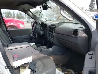 2004 Ford Explorer XLS z VIN 1FMZU72KX4UA24948, wystawiony jako IAAI lot #41945434 z przebiegiem 112 293 mil mil oraz . Historia ofert i sprzedaży dostępna na DreamBid. Obrazek 5.