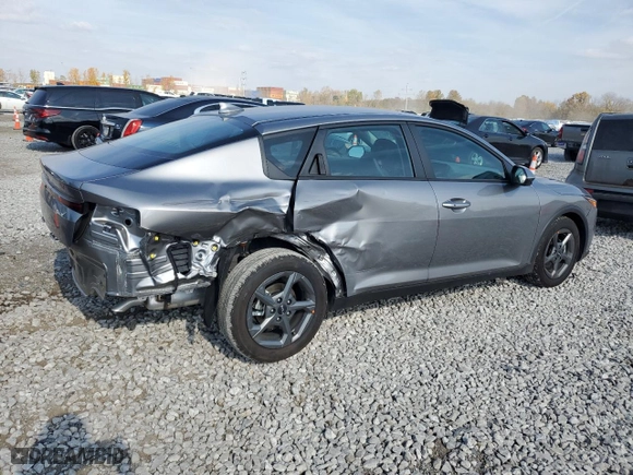2025 Kia K4 LXS with VIN 3KPFT4DE3SE009753, listed as a Copart auction lot 77981004 with 611 mi miles and Salvage Title. Bid and sale history available at carsss.com. Image 3.
