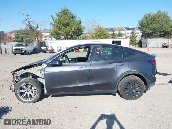 2024 Tesla Model Y with VIN 7SAYGDED3RF092501, listed as a IAAI auction lot 40820923 with 4,688 mi miles and . Bid and sale history available at DreamBid. Image 14.