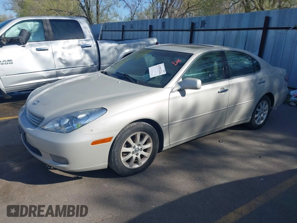 2002 Lexus ES 300 with VIN JTHBF30G720075205, listed as a IAAI auction lot 41991314 with 192,755 mi miles. Bid and sale history available at carsss.com. Image 2.