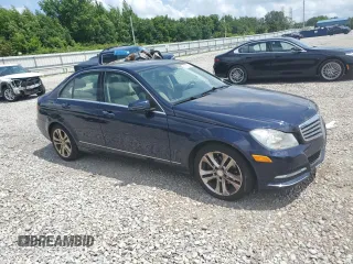 2012 Mercedes-Benz C 300 Sport z VIN WDDGF8BB8CA731905, wystawiony jako Copart lot #61692695 z przebiegiem 98 773 mil mil oraz Szkoda całkowita • Salvage title. Historia ofert i sprzedaży dostępna na DreamBid. Obrazek 4.