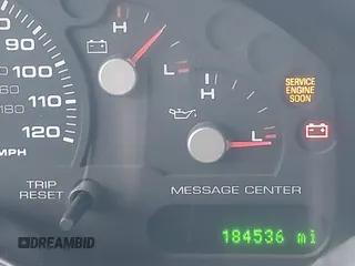 2005 Ford Explorer XLT z VIN 1FMZU63E65ZA28857, wystawiony jako IAAI lot #41803825 z przebiegiem 184 536 mil mil oraz . Historia ofert i sprzedaży dostępna na DreamBid. Obrazek 7.